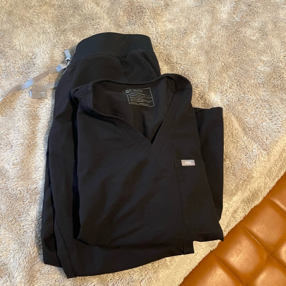 Catarina scrub top and Zamora jogger pants